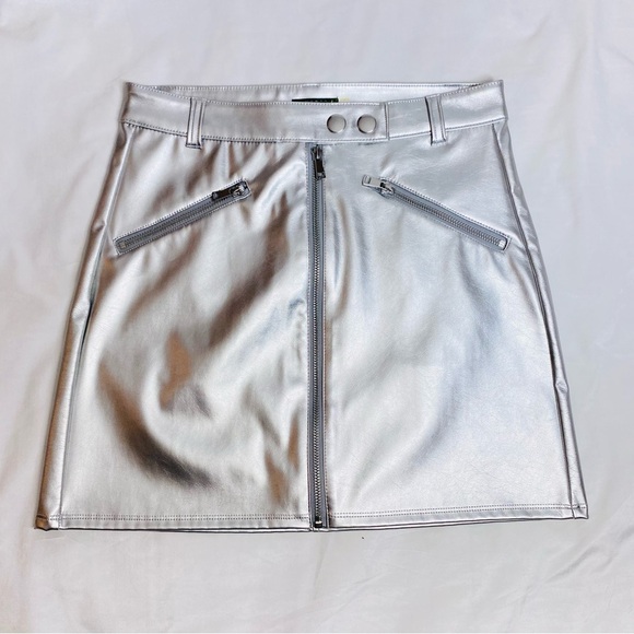Wild fable Womens Metallic Mini Skirt Silver Faux Leather Size 2 Edgy Rock - Picture 3 of 12